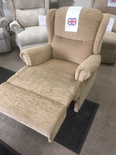 Manual catch recliner