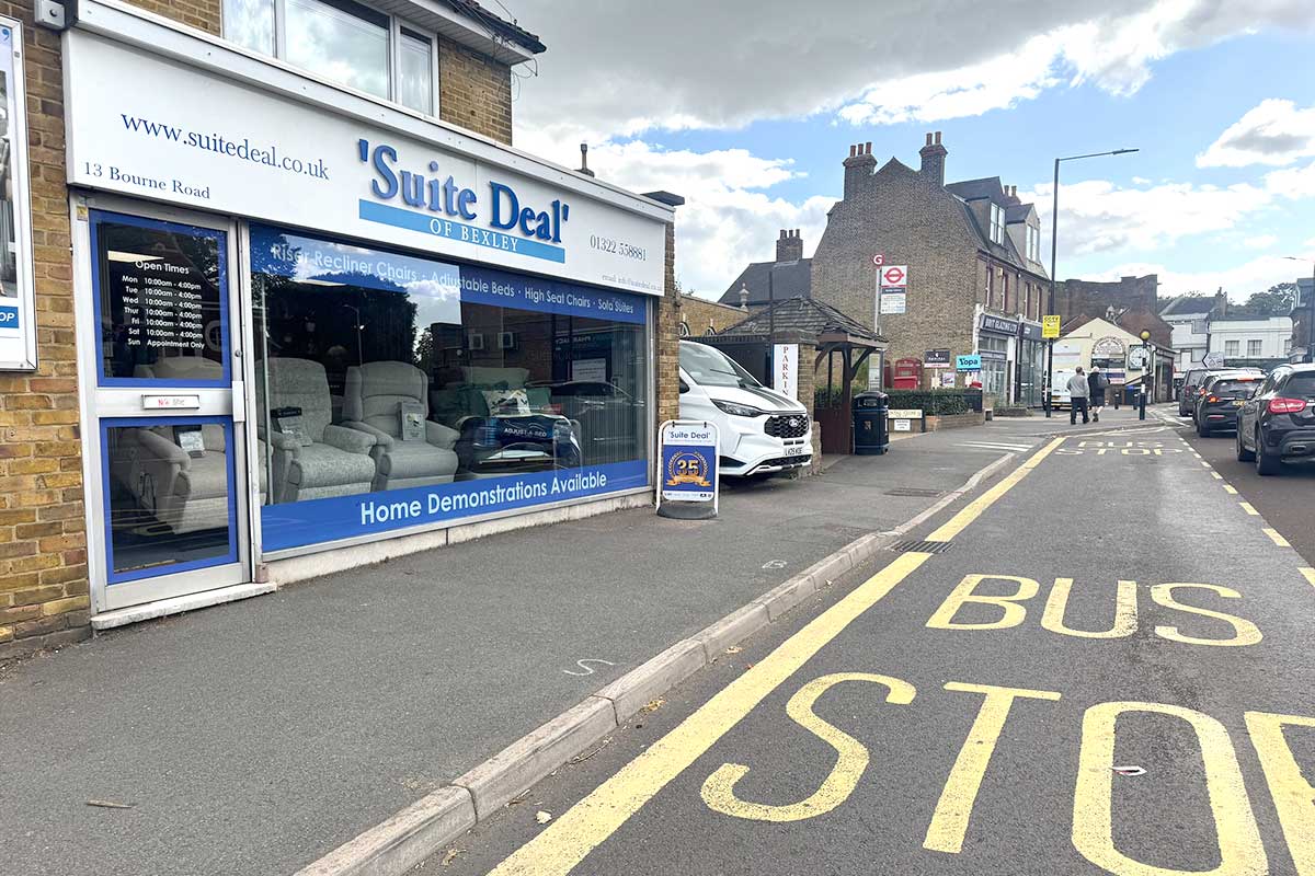 suite-deal-street-scene